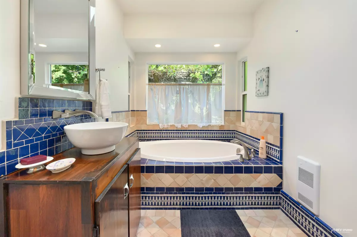 Staircase Photo of 13671 16 Avenue, Surrey, BC