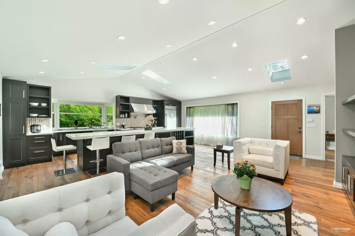 Walk-In Closet Photo of 13671 16 Avenue, Surrey, BC