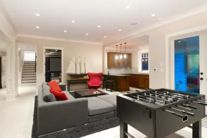 Entry Foyer Photo of 460 Westholme Road, West Vancouver, BC