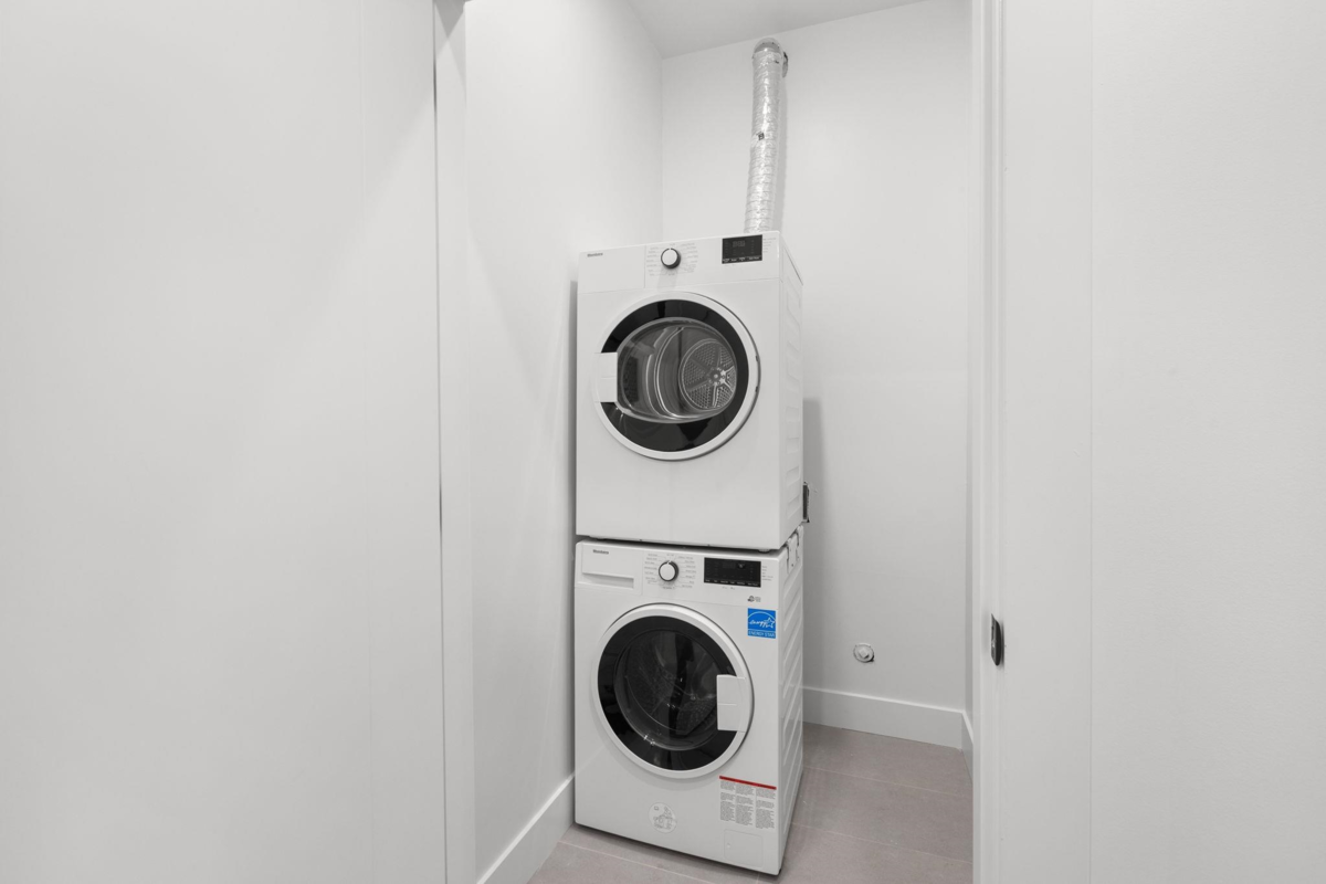 Entry Foyer Photo of 2632 Ward Street, Vancouver, BC