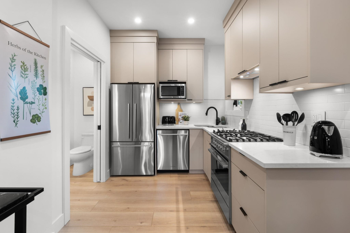 Kitchen Island Photo of 2632 Ward Street, Vancouver, BC