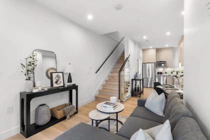 2632 Ward Street, Vancouver, BC