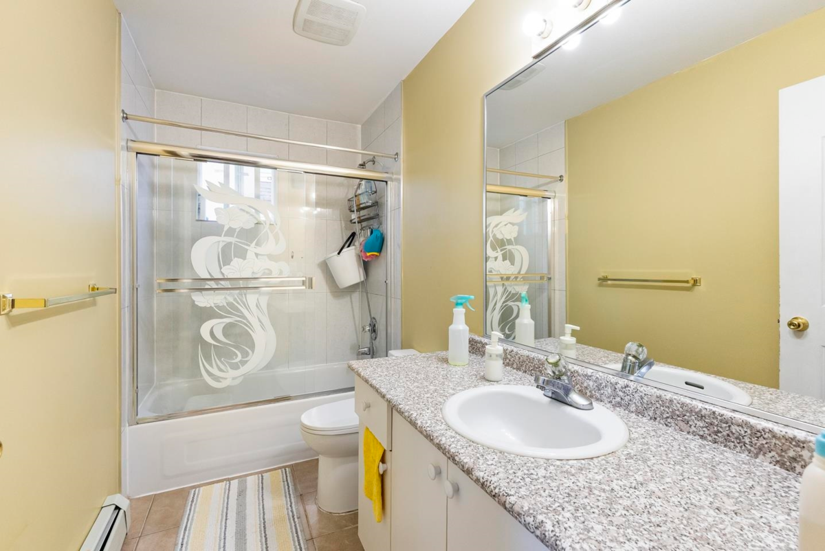Guest Bathroom Photo of 31605 Harmony Court, Abbotsford, BC