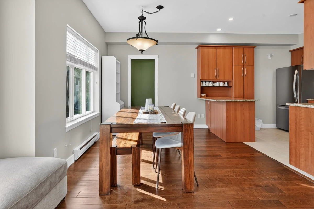 Breakfast Nook Photo of 11 2733 Parkway Drive, Surrey, BC