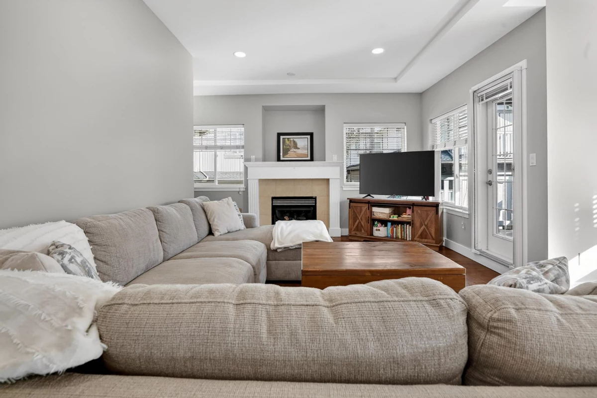 Dining Area Photo of 11 2733 Parkway Drive, Surrey, BC