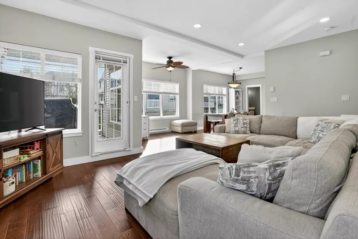 Family Room Photo of 11 2733 Parkway Drive, Surrey, BC