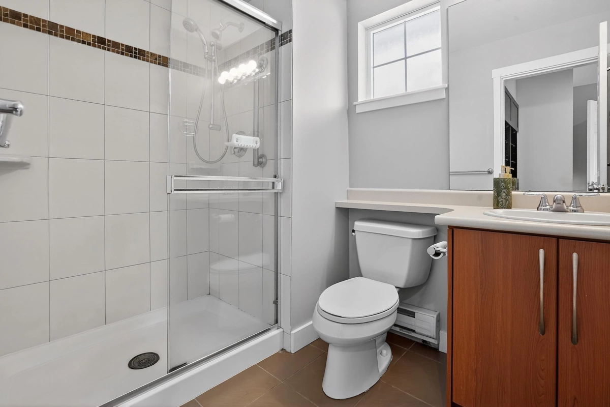 Guest Bathroom Photo of 11 2733 Parkway Drive, Surrey, BC