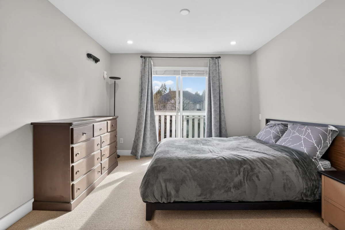 Primary Bathroom Photo of 11 2733 Parkway Drive, Surrey, BC