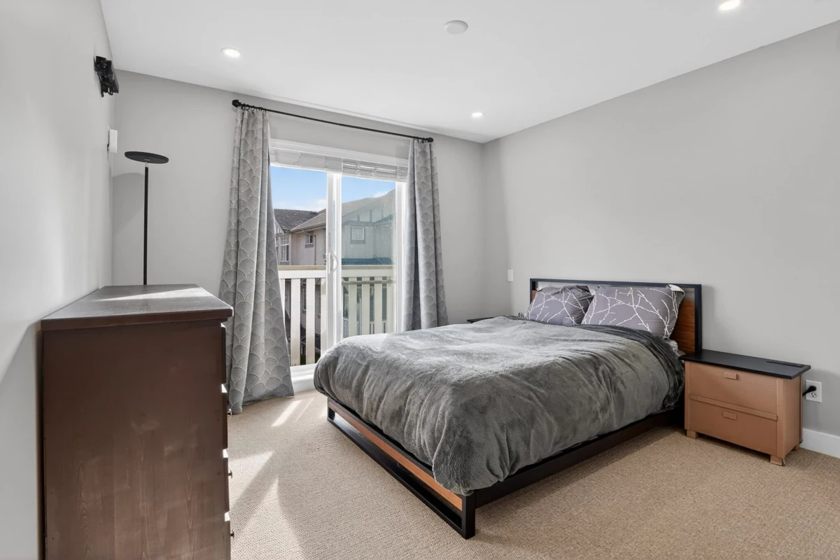 Walk-In Closet Photo of 11 2733 Parkway Drive, Surrey, BC