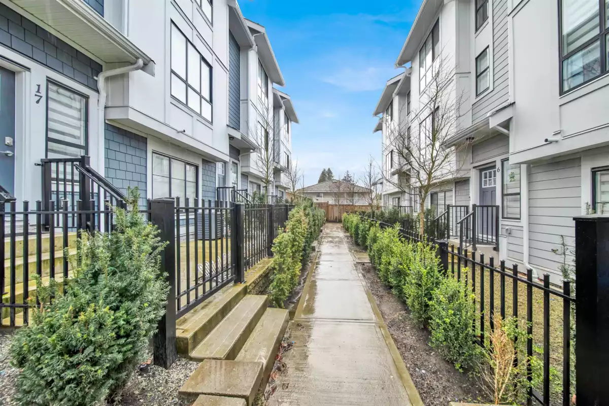 Front Yard Photo of 19 11556 72a Avenue, Delta, BC