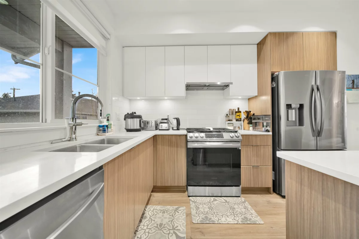 Living Room Photo of 19 11556 72a Avenue, Delta, BC