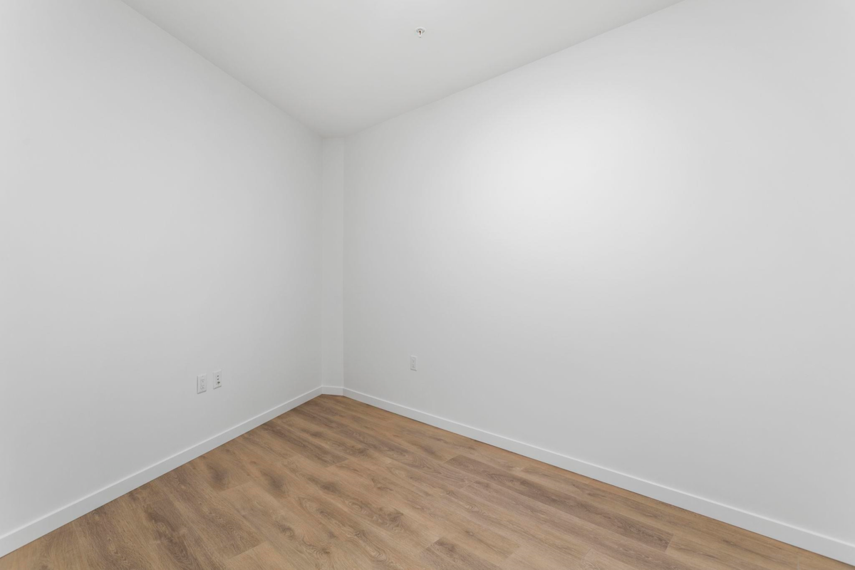 Hallway Photo of 201 725 Marine Drive, North Vancouver, BC