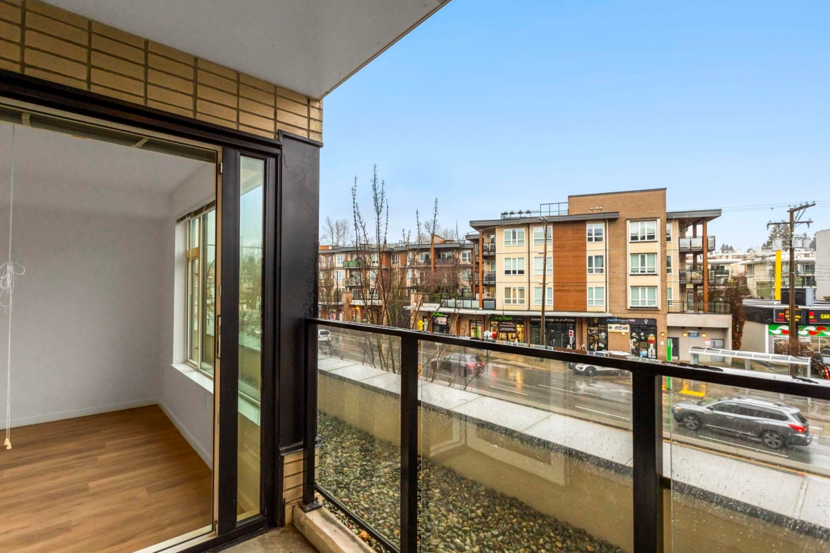 Outdoor Patio Photo of 201 725 Marine Drive, North Vancouver, BC