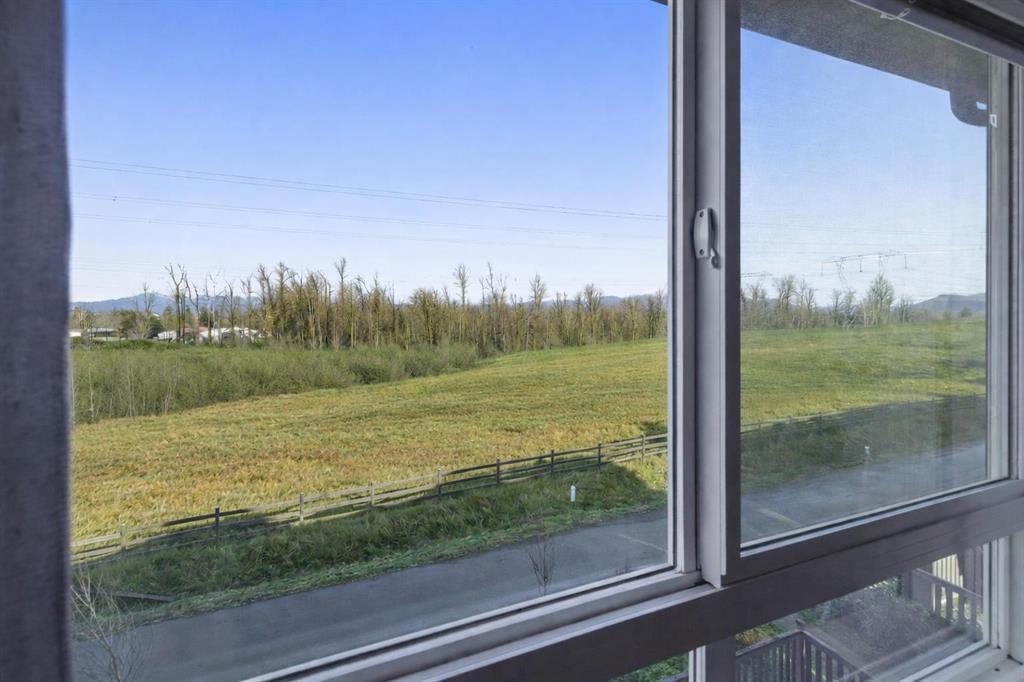 Kitchen Island Photo of 55 30930 Westridge Place, Abbotsford, BC