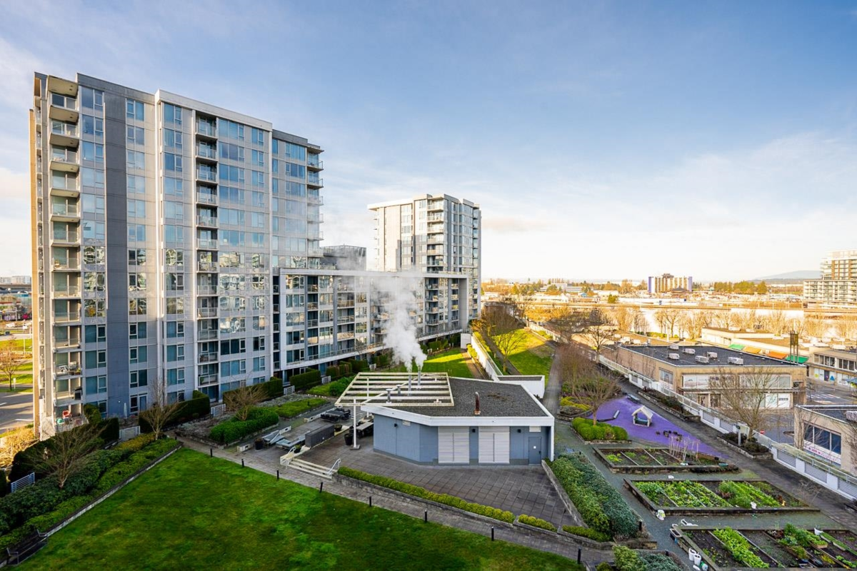 Entry Foyer Photo of 903 3333 Brown Road, Richmond, BC