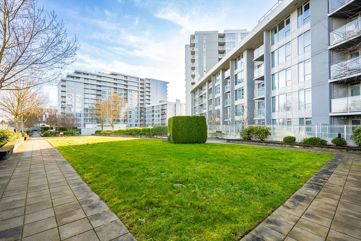 Hot Tub / Spa Photo of 903 3333 Brown Road, Richmond, BC