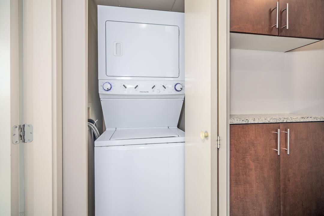 Hallway Photo of 901 8288 Lansdowne Road, Richmond, BC