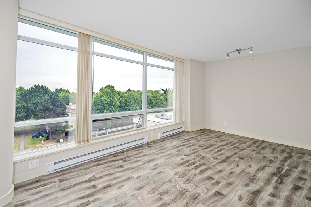 Walk-In Closet Photo of 901 8288 Lansdowne Road, Richmond, BC