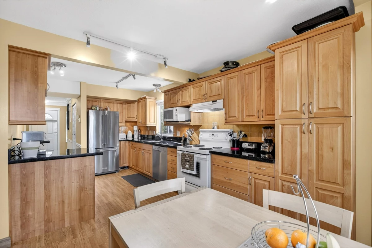Primary Bathroom Photo of 24 20888 Mckinney Avenue, Maple Ridge, BC