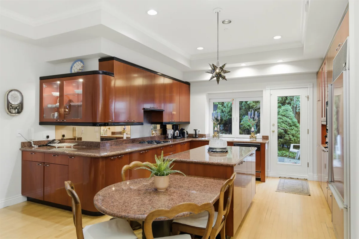 Breakfast Nook Photo of 2635 Rosebery Avenue, West Vancouver, BC