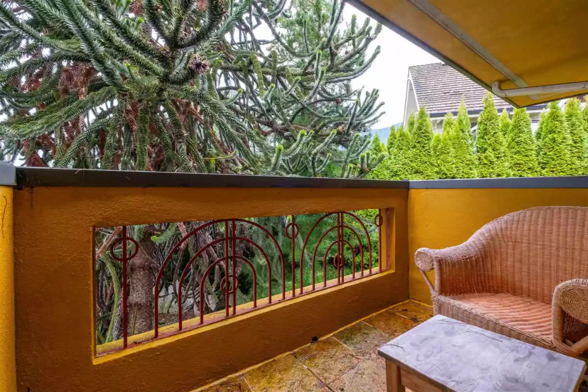 Guest Bathroom Photo of 2635 Rosebery Avenue, West Vancouver, BC