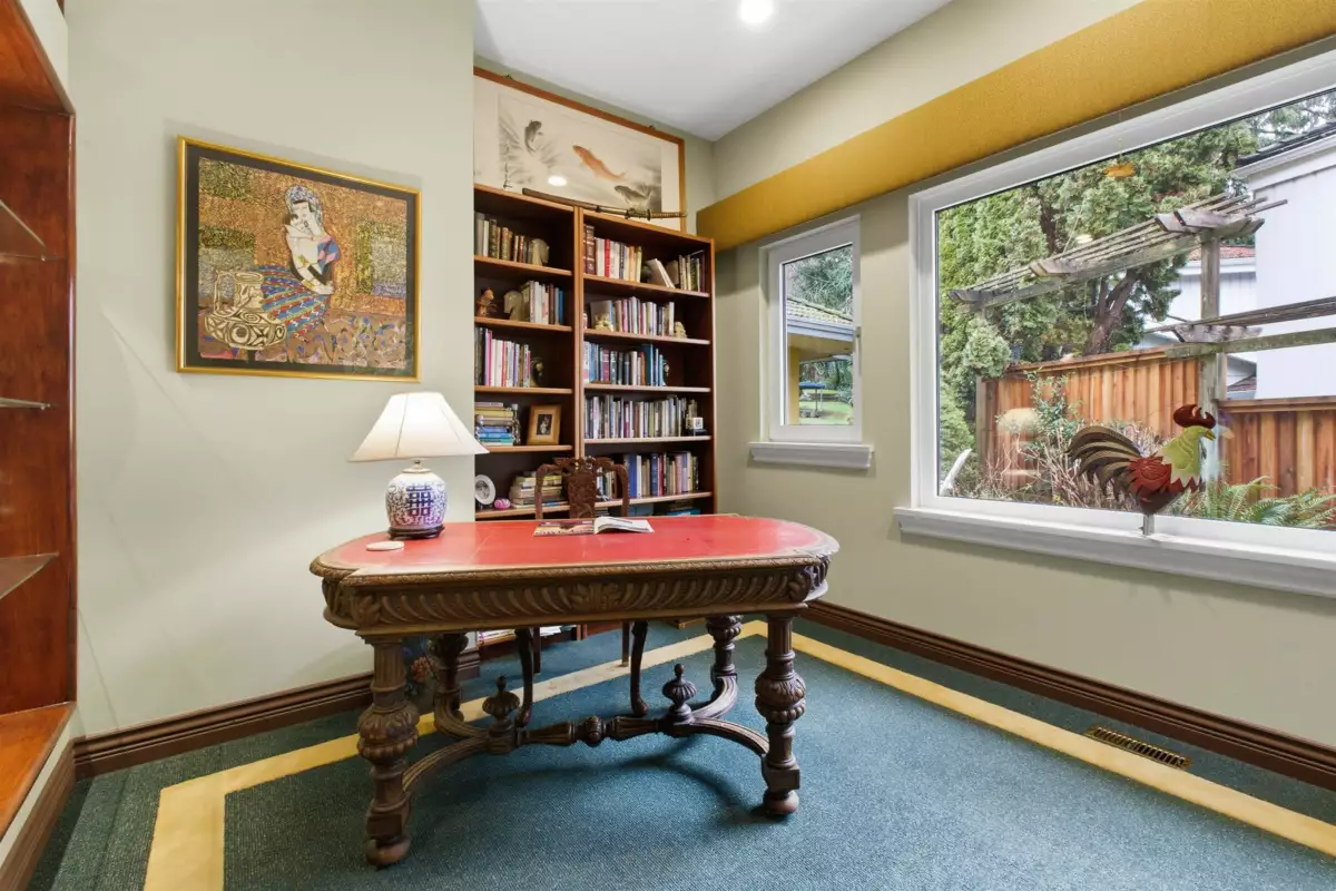 Hallway Photo of 2635 Rosebery Avenue, West Vancouver, BC