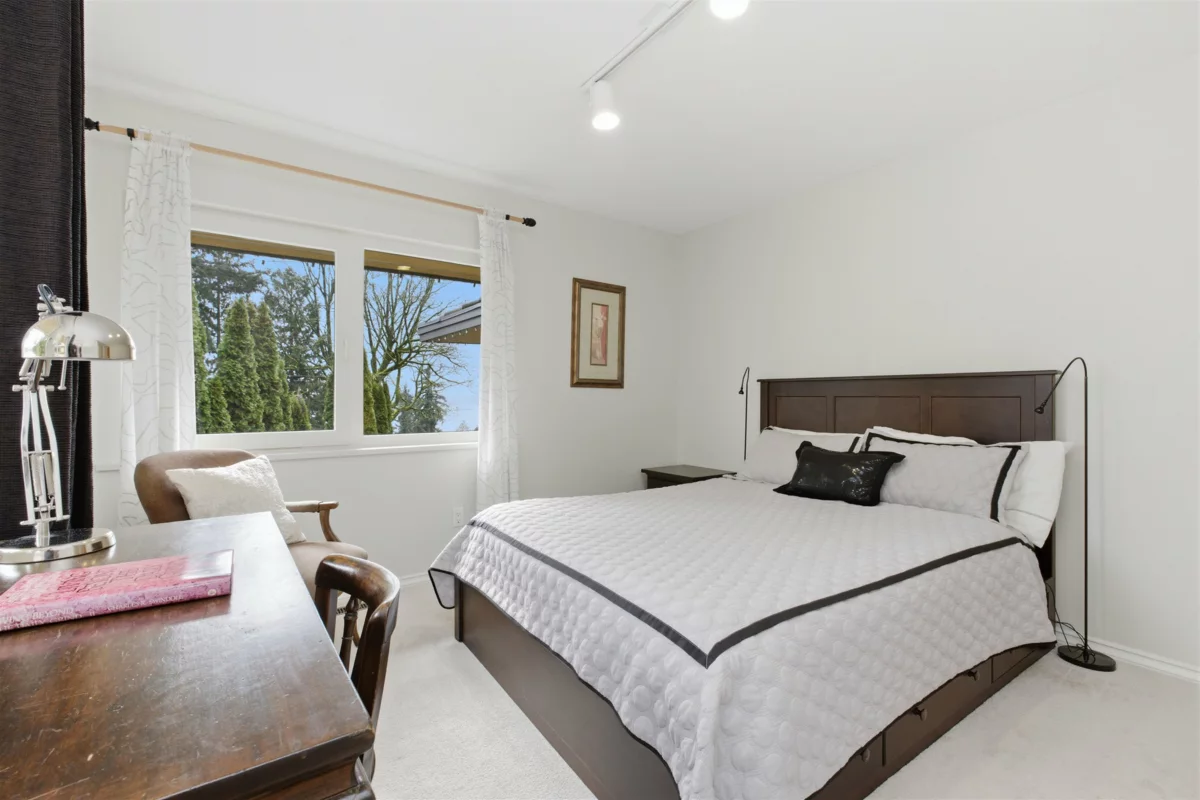 Laundry Room Photo of 2635 Rosebery Avenue, West Vancouver, BC