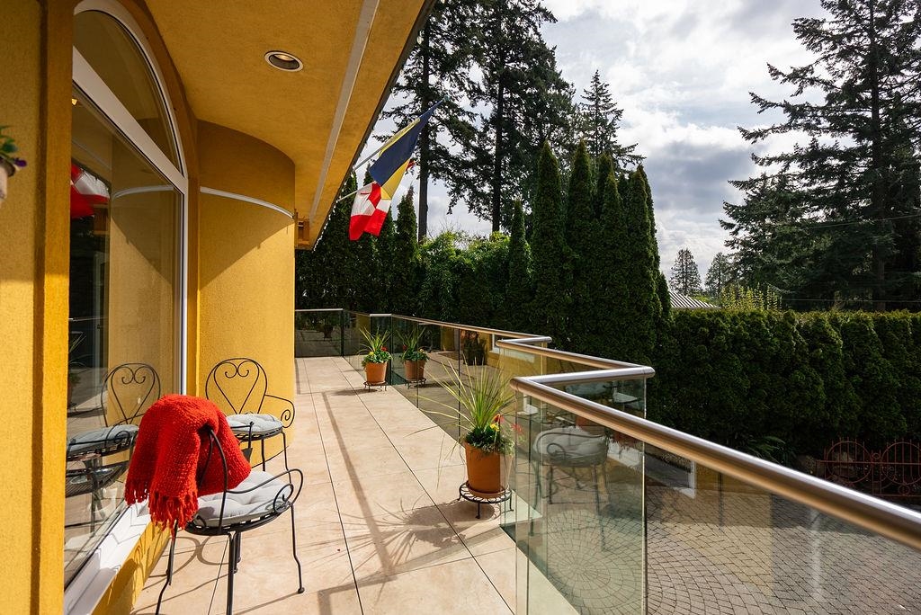 Living Room Photo of 2635 Rosebery Avenue, West Vancouver, BC