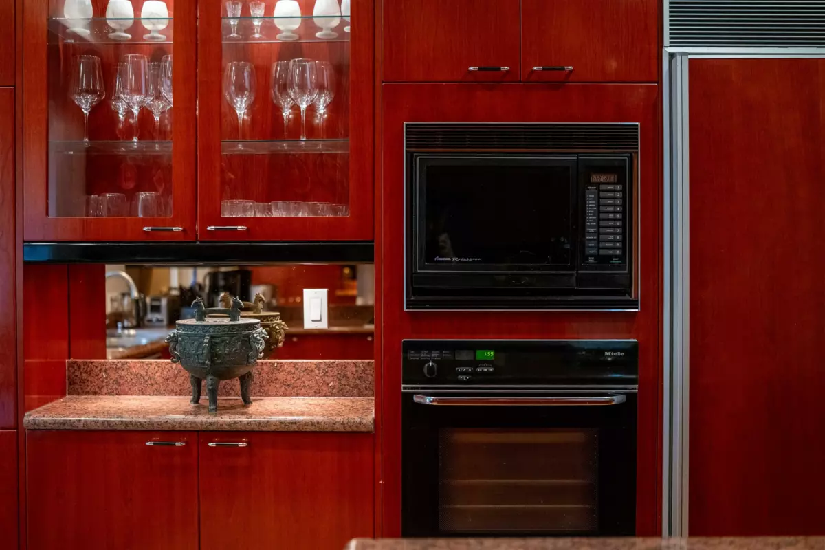 Primary Bathroom Photo of 2635 Rosebery Avenue, West Vancouver, BC
