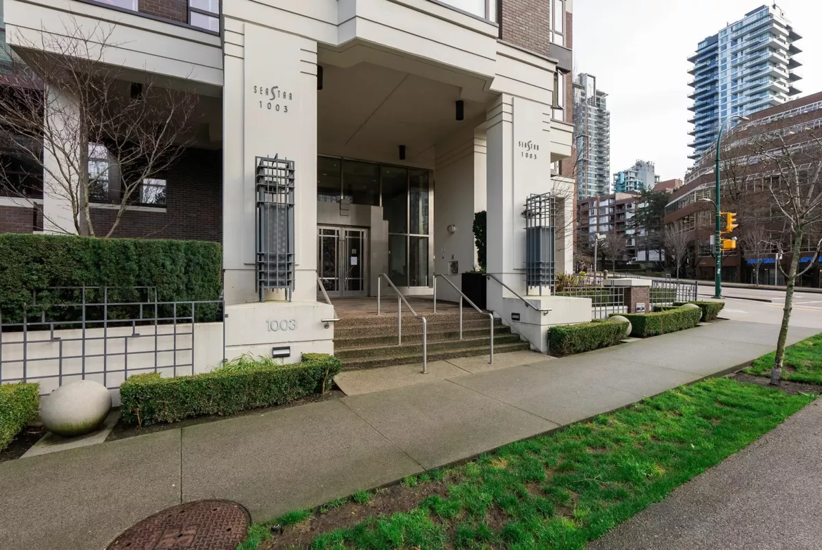 Basement Recreation Room Photo of 402 1003 Pacific Street, Vancouver, BC