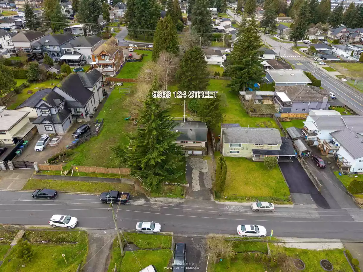 Family Room Photo of 9969 124 Street, Surrey, BC