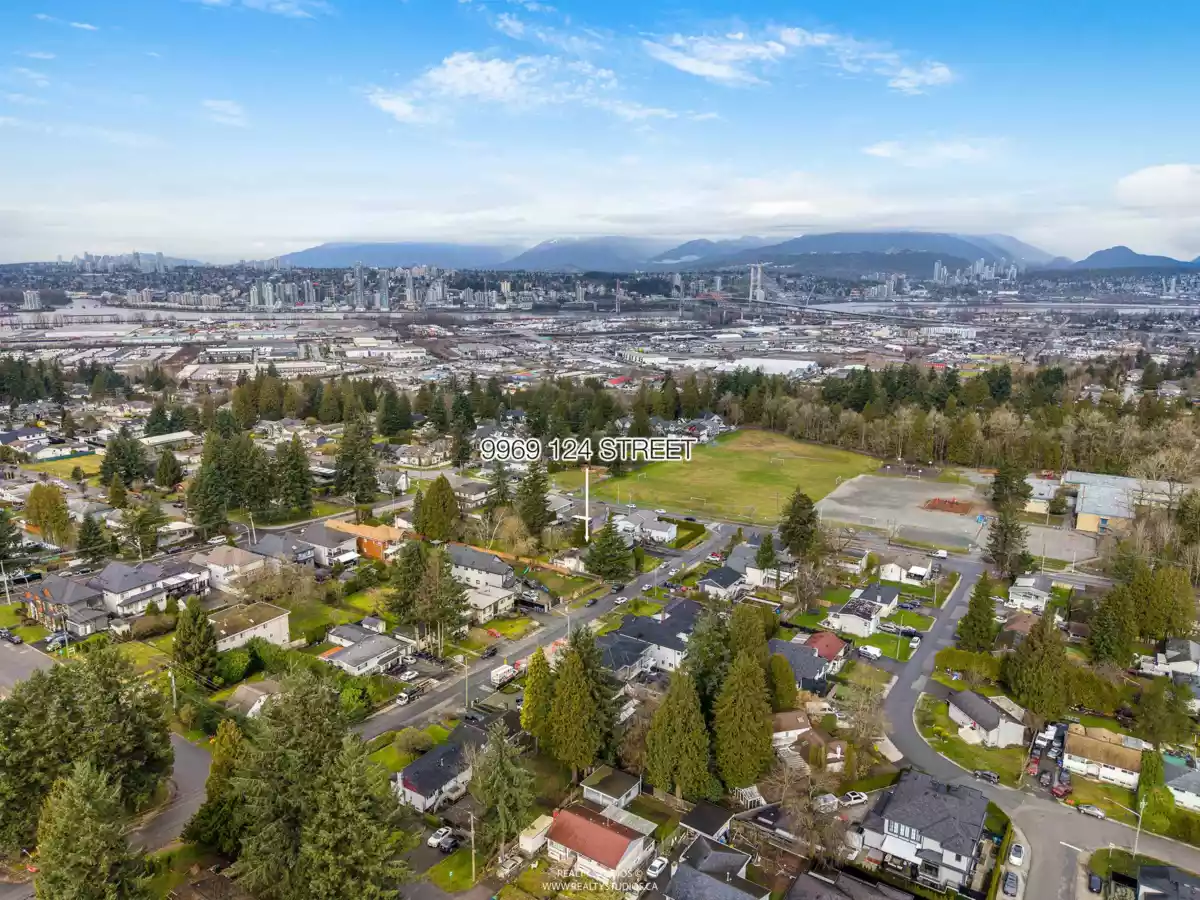 Kitchen Island Photo of 9969 124 Street, Surrey, BC