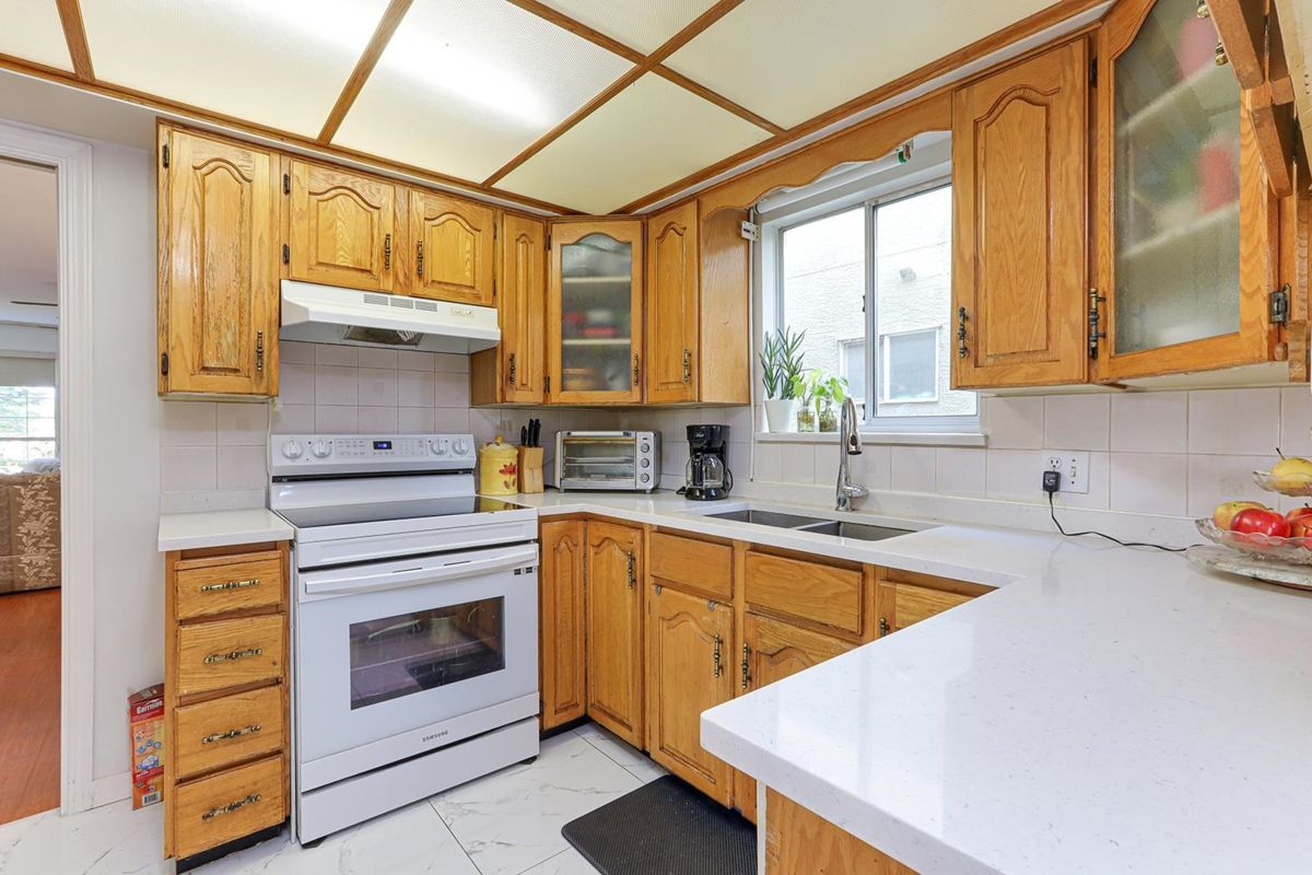Breakfast Nook Photo of 8006 Chester Street, Vancouver, BC