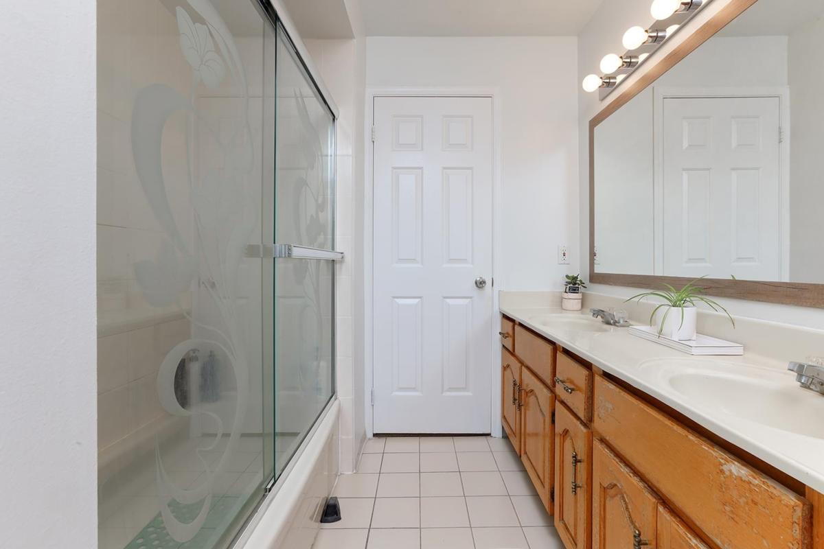 Hallway Photo of 8006 Chester Street, Vancouver, BC