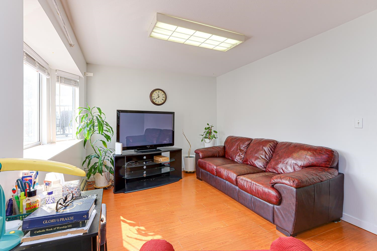 Kitchen Island Photo of 8006 Chester Street, Vancouver, BC