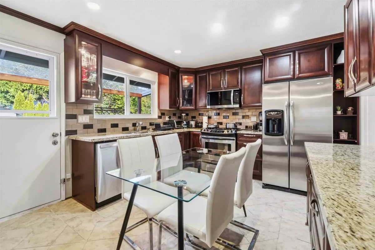 Breakfast Nook Photo of 552 W 29th Street, North Vancouver, BC