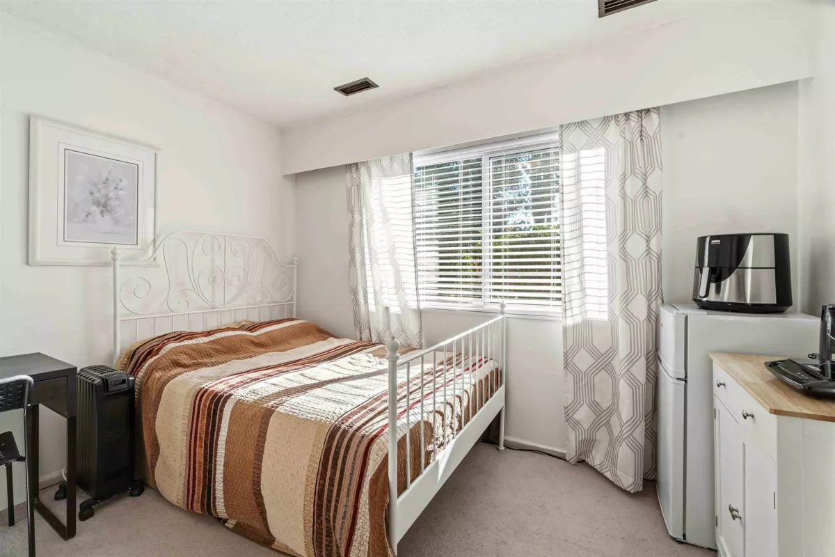 Dining Area Photo of 552 W 29th Street, North Vancouver, BC