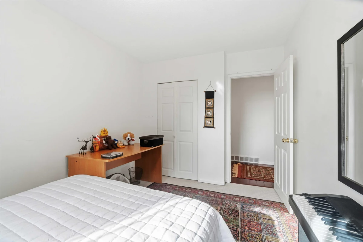 Family Room Photo of 552 W 29th Street, North Vancouver, BC