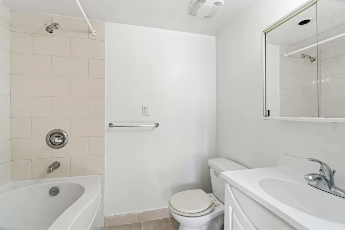 Garage Interior Photo of 552 W 29th Street, North Vancouver, BC