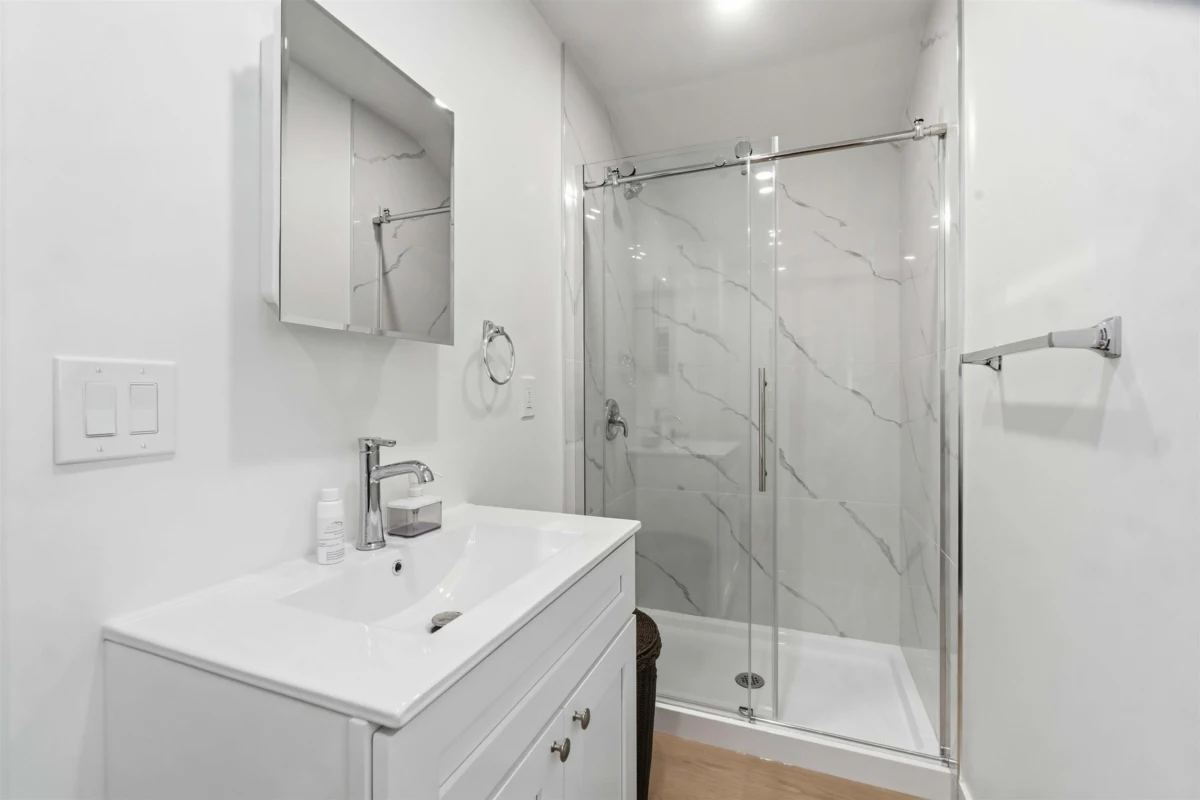 Guest Bathroom Photo of 552 W 29th Street, North Vancouver, BC