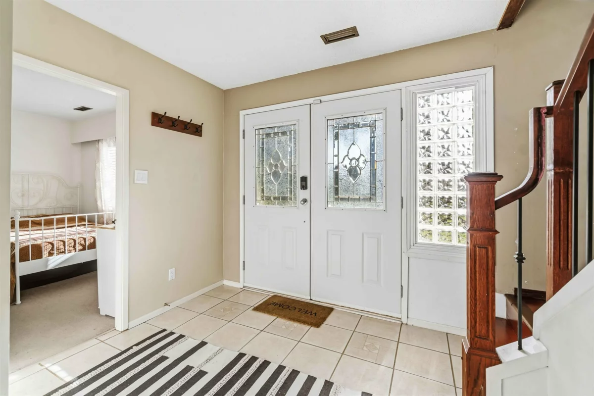 Living Room Photo of 552 W 29th Street, North Vancouver, BC