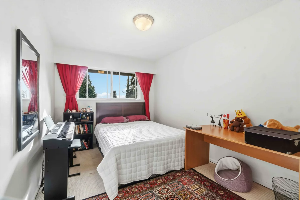 Primary Bedroom Photo of 552 W 29th Street, North Vancouver, BC