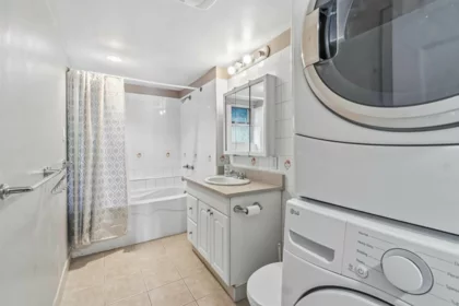 Hallway Photo of 552 W 29th Street, North Vancouver, BC