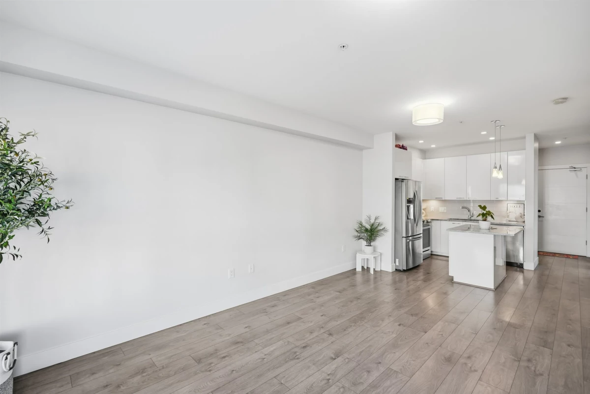 Kitchen Island Photo of 310 20175 53 Avenue, Langley, BC