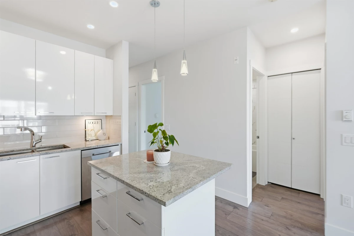 Living Room Photo of 310 20175 53 Avenue, Langley, BC