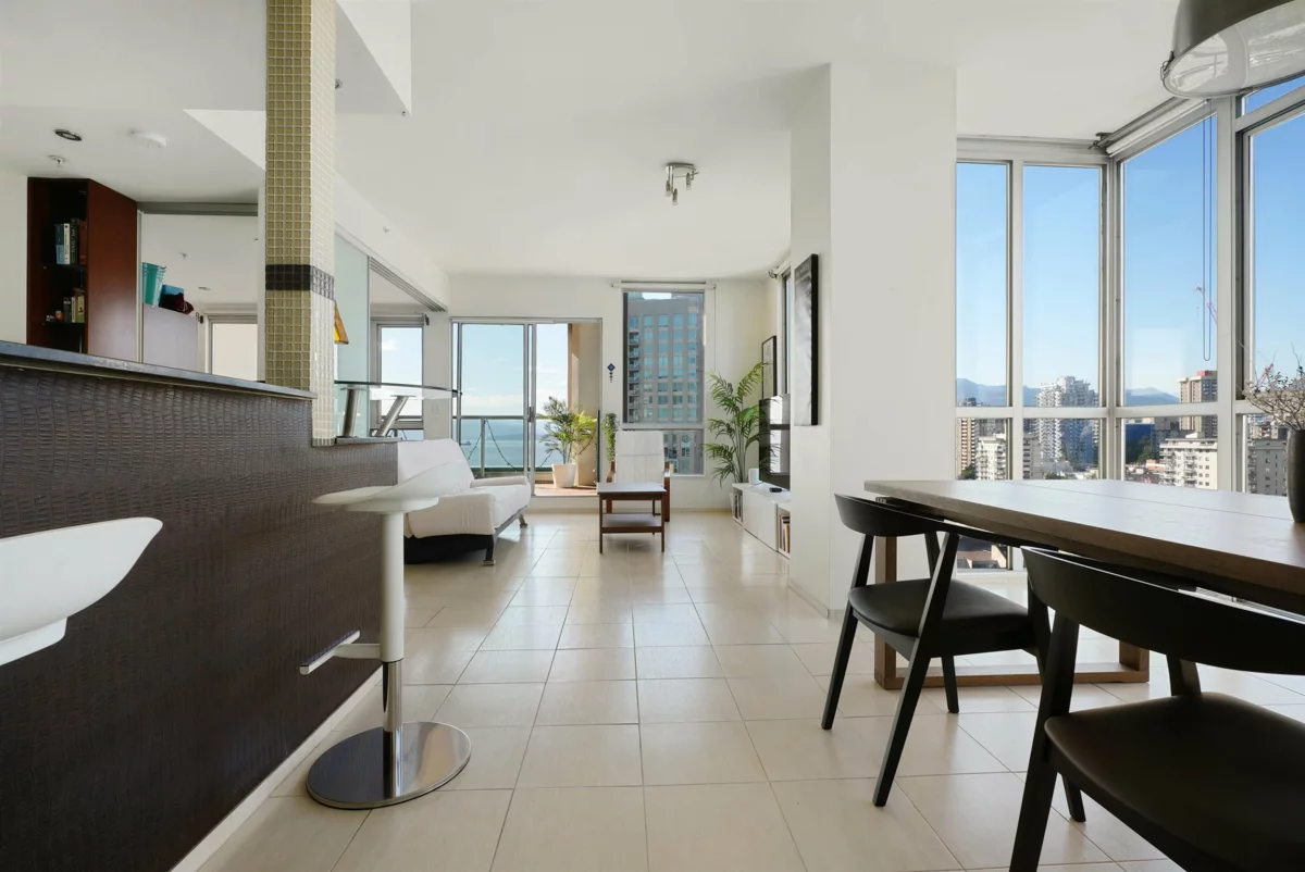 Kitchen Island Photo of 2103 907 Beach Avenue, Vancouver, BC
