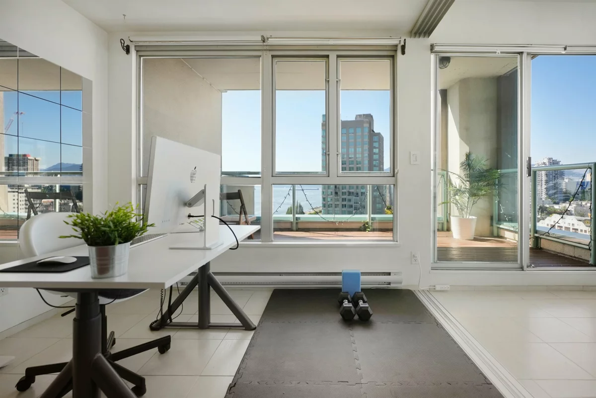 Kitchen Photo of 2103 907 Beach Avenue, Vancouver, BC
