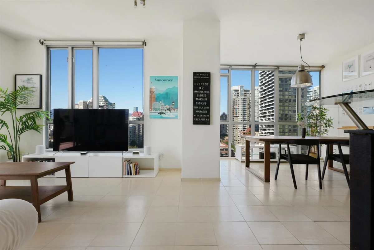 Walk-In Closet Photo of 2103 907 Beach Avenue, Vancouver, BC