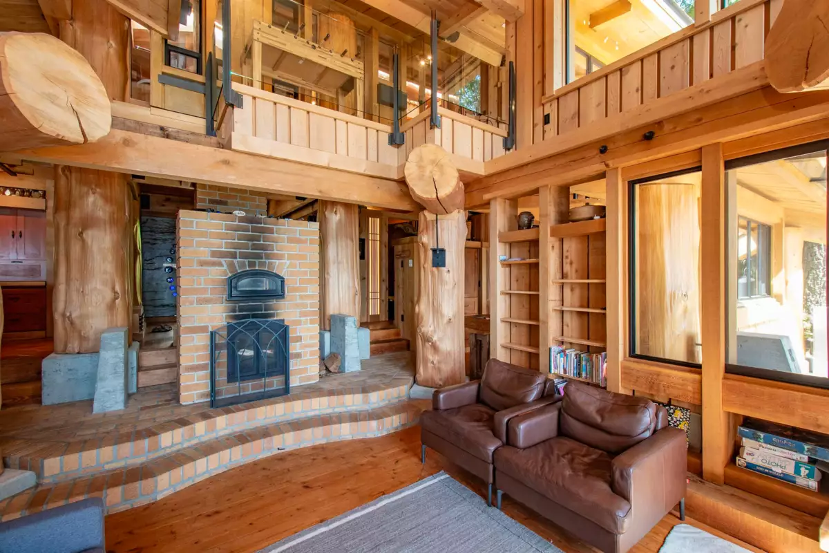 Breakfast Nook Photo of 1010 Taki-Te-Si Road, Gambier Island, BC