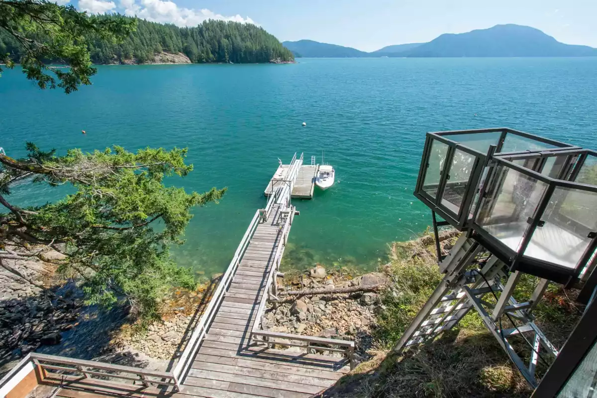 Family Room Photo of 1010 Taki-Te-Si Road, Gambier Island, BC